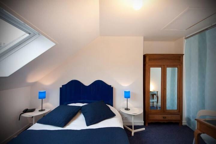Room 12 of 16