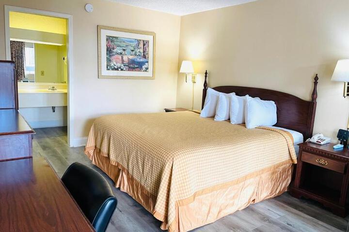 Standard | King Bed (1 of 5)