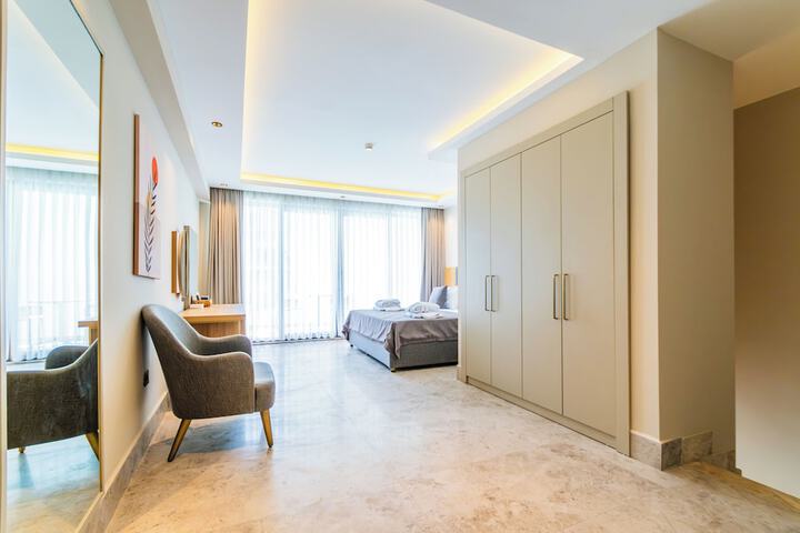 Room 33 of 130