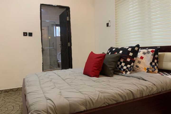 Room 10 of 33