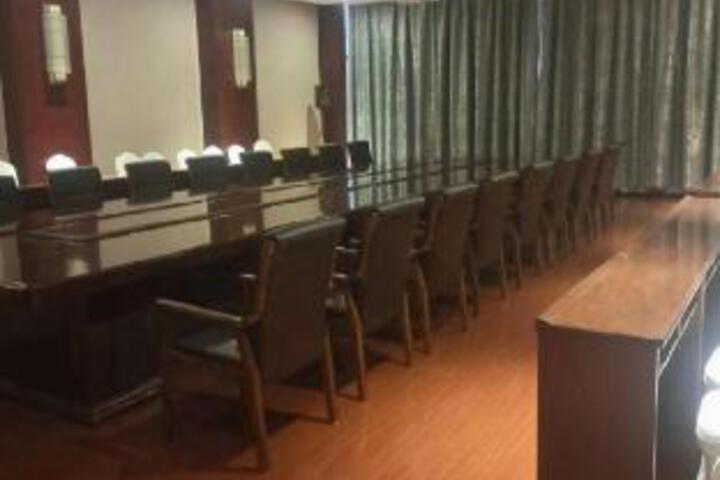 Room 6 of 19