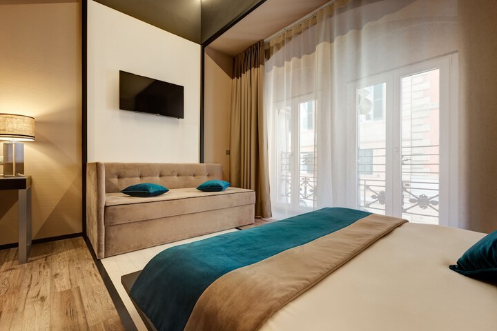 Room 12 of 84