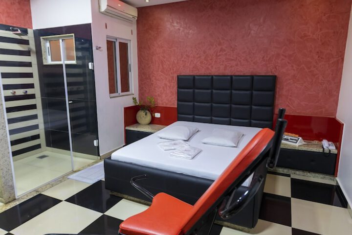 Room 52 of 114