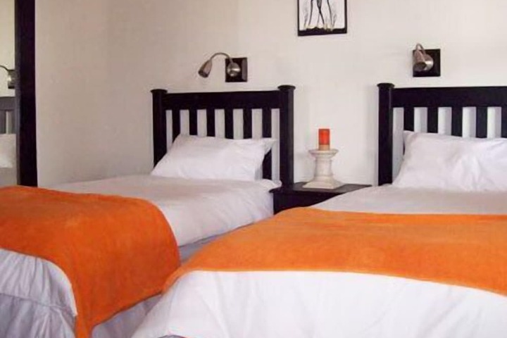 Room 10 of 32