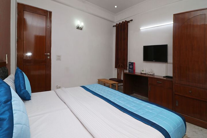 Room 17 of 27