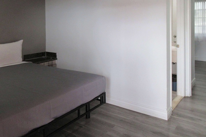 1 Queen Bed (9 of 11)