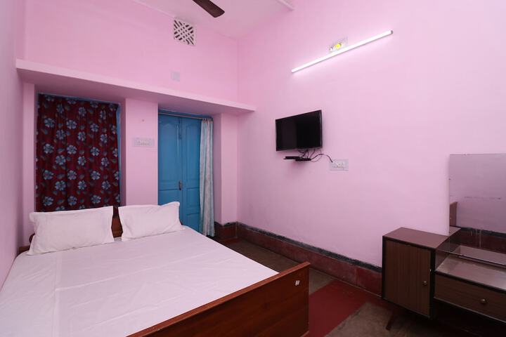 Room 8 of 17