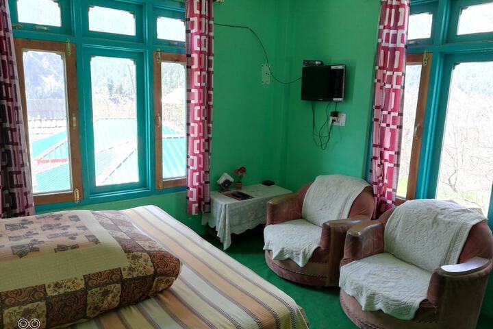 Room 6 of 36