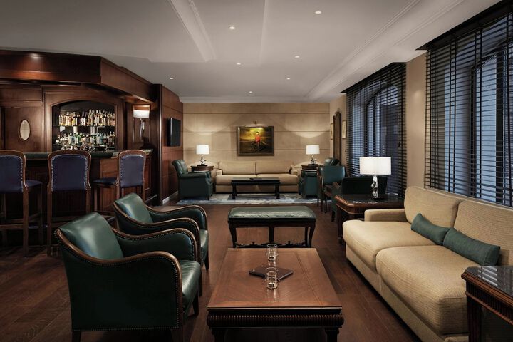 Lounge 153 of 175