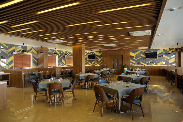 Dining 13 of 19