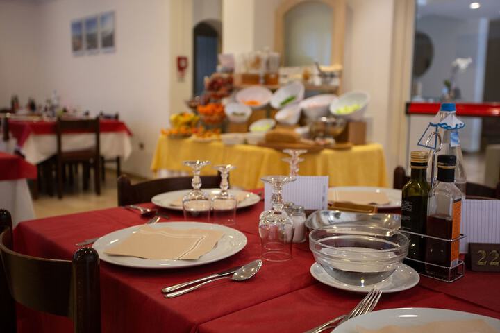 Dining 19 of 53
