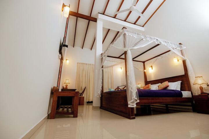 Room 10 of 42