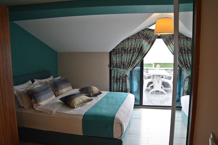 Room 11 of 40