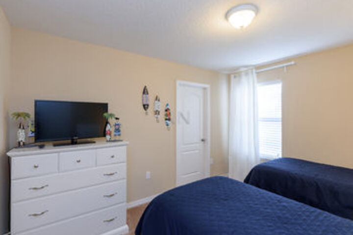 Room 210 of 687