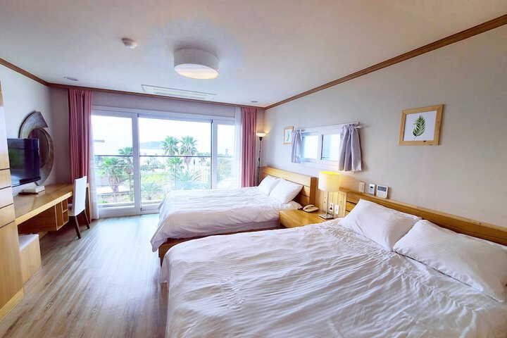 Room 28 of 61