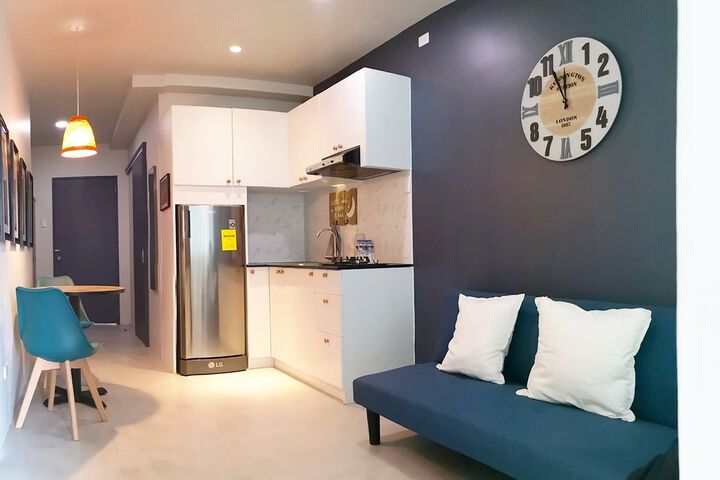 Room 6 of 10