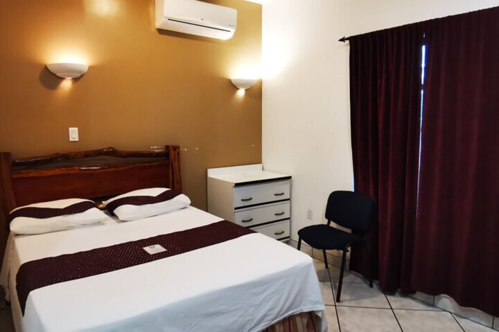 Room 14 of 65