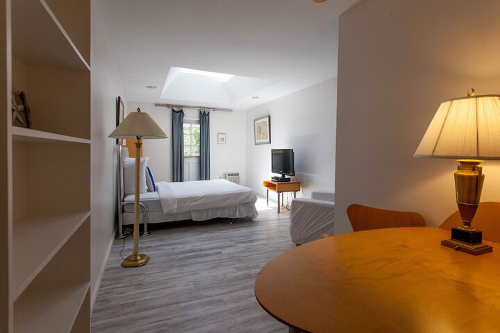 2 Bedrooms Luxury Suite Futon Bed 3 Queen Beds (2 of 3)