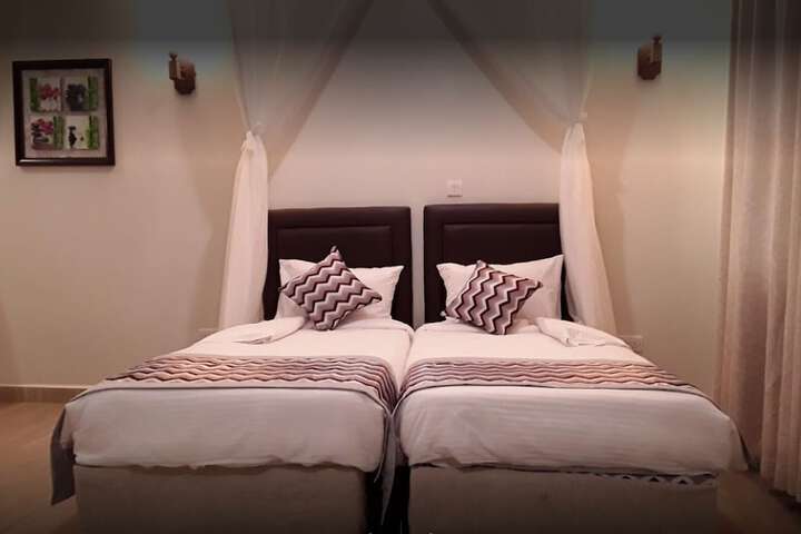Room 4 of 25