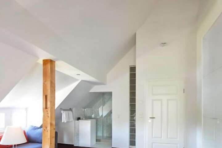 Room 3 of 13