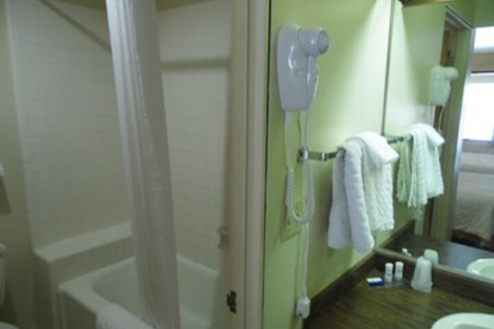 Room 4 of 28