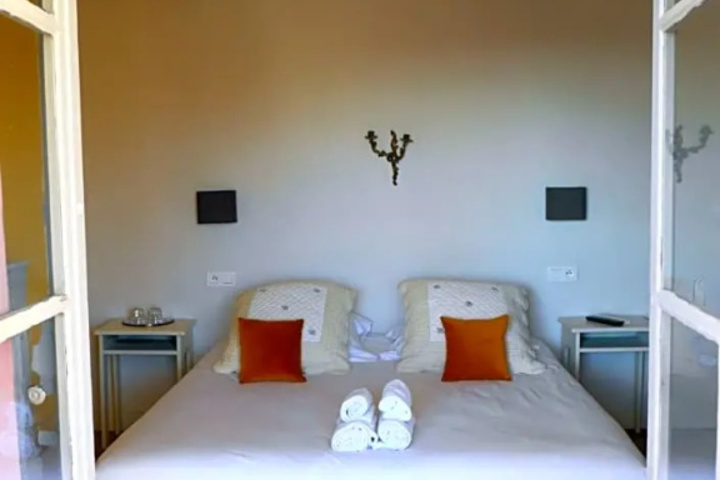Room 4 of 13