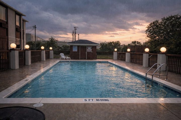 Pool 30 of 39