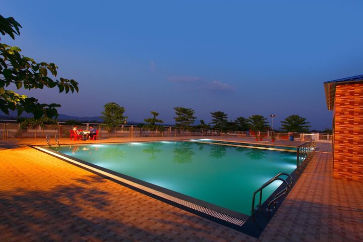 Pool 16 of 33
