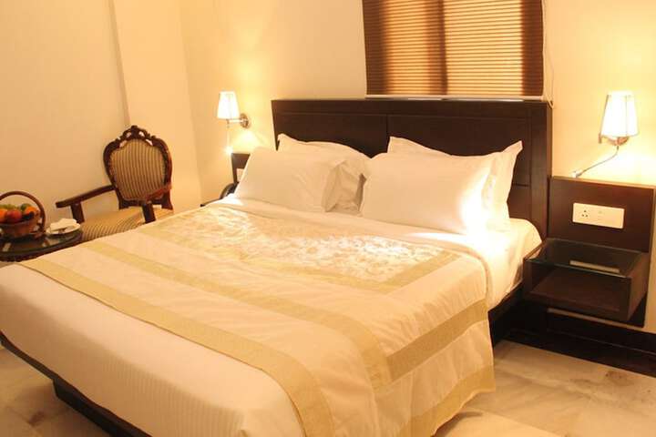 Room 6 of 26