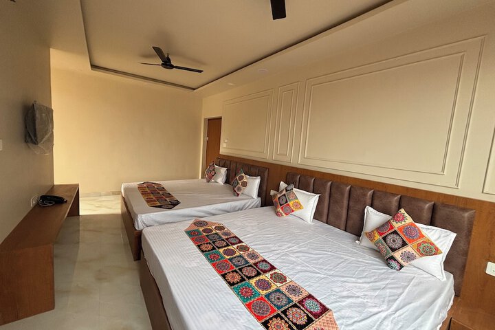 Room 4 of 18