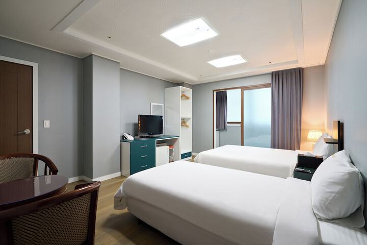 Room 16 of 29