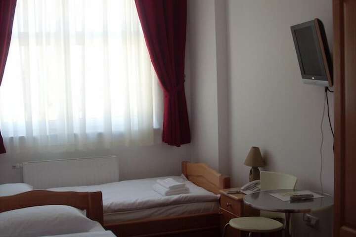 Room 4 of 35
