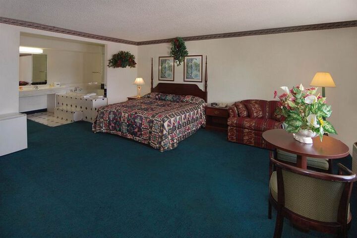 Room 4 of 10