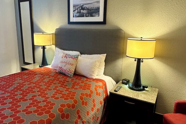 Room 13 of 30