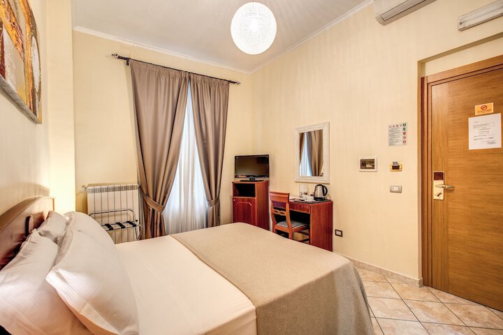 Room 9 of 32