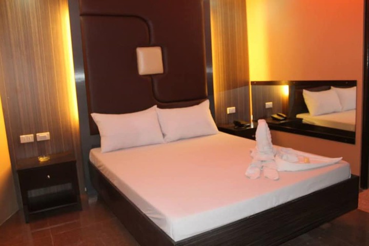 Room 8 of 33