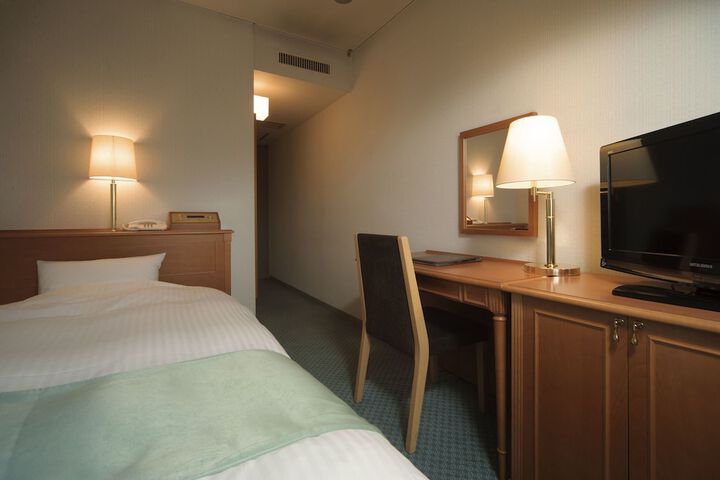 Room 5 of 27