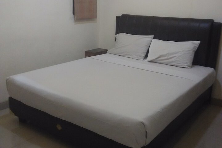Room 5 of 12