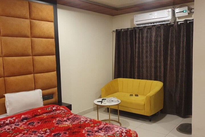 Room 9 of 24