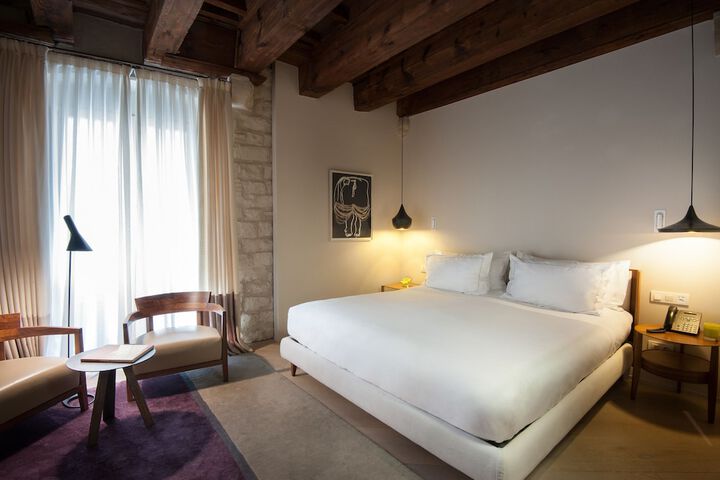 Room 6 of 35