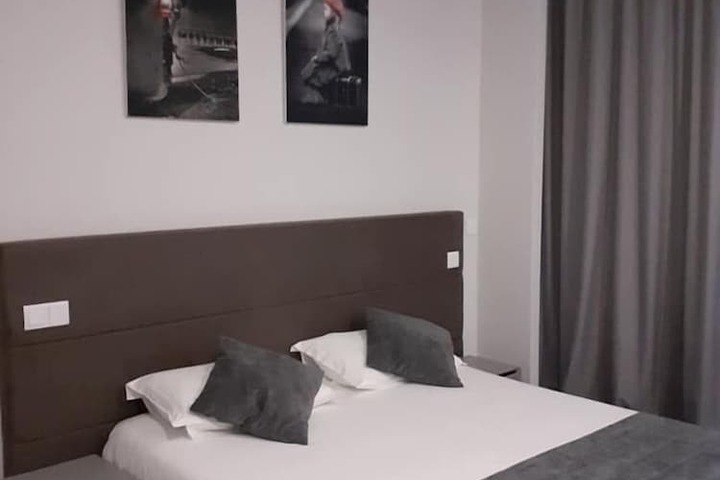 Room 13 of 36