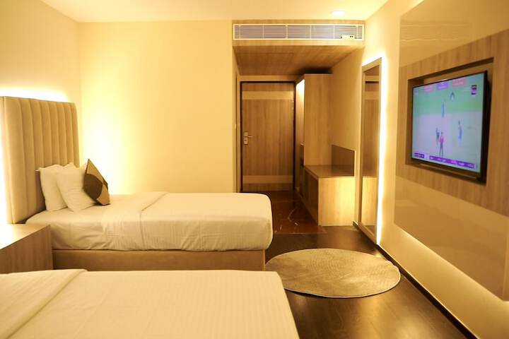 Room 33 of 65