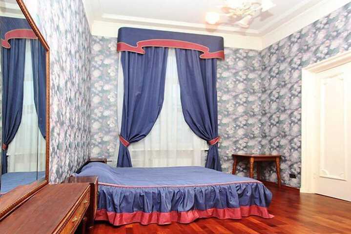 Room 4 of 20