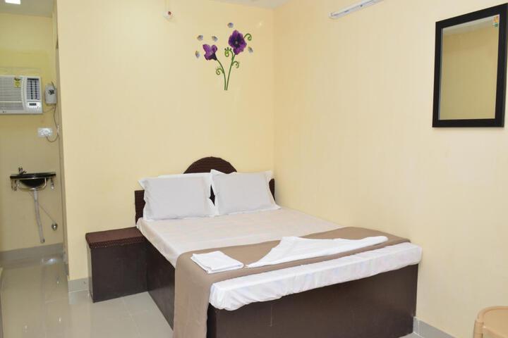 Room 5 of 6