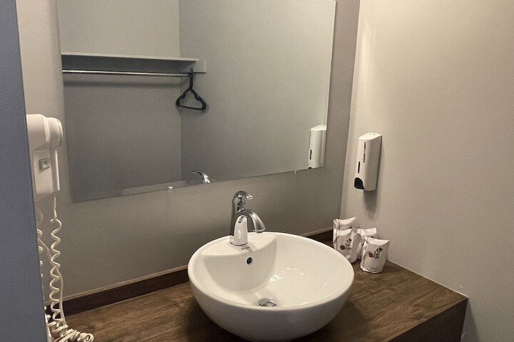 Room 19 of 38