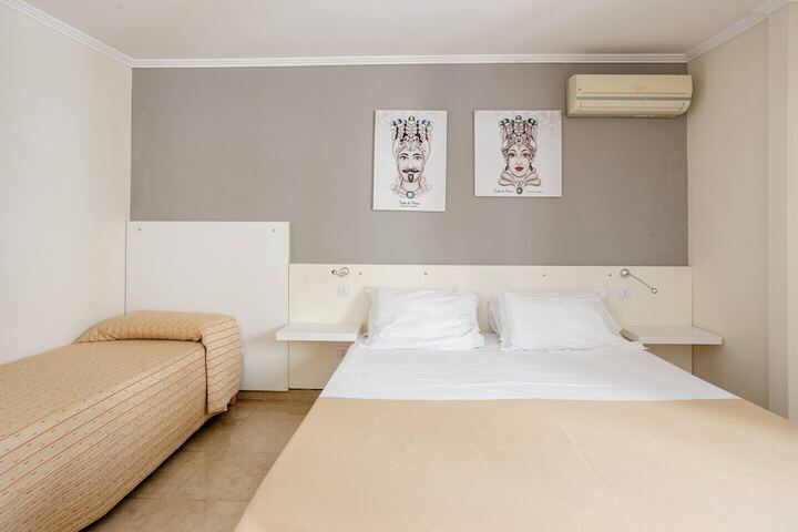 Room 7 of 53