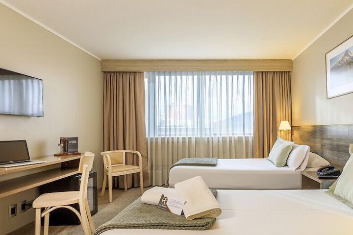 Room 10 of 34