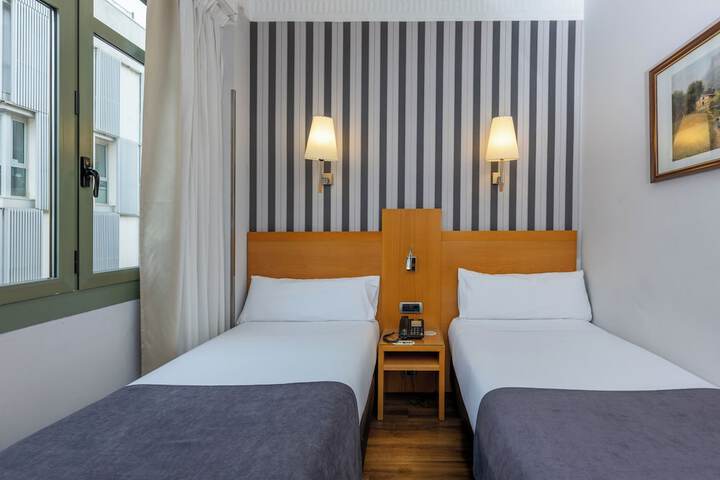 Room 26 of 73