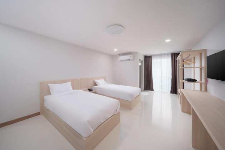 Room 8 of 13