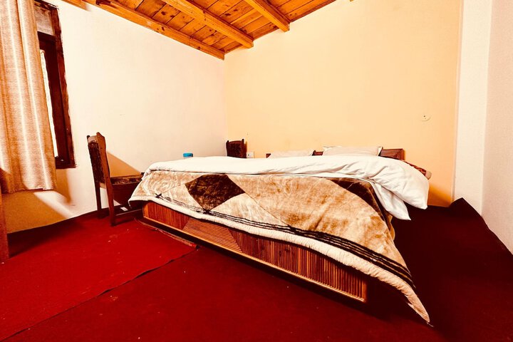 Room 10 of 18